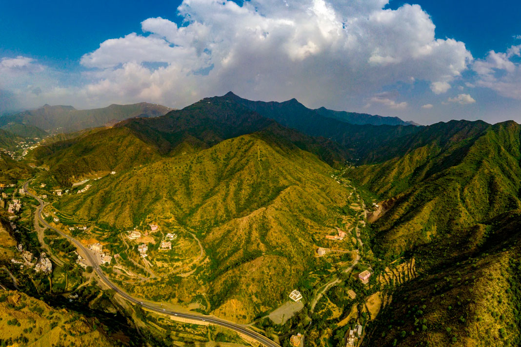 Asir Mountains hiking and cable car views