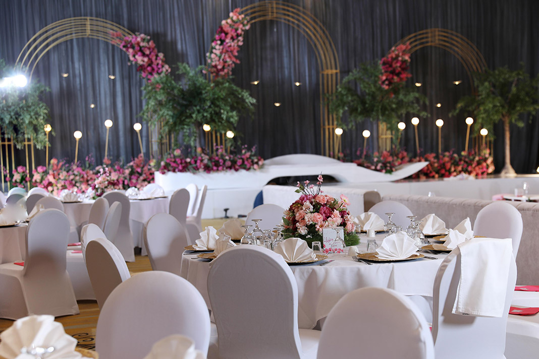 Elegant table décor for a Bahrain wedding reception