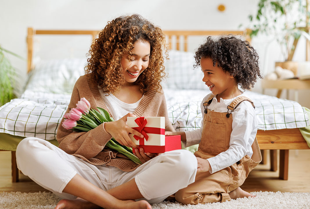 Fashion and accessories gifts for mothers